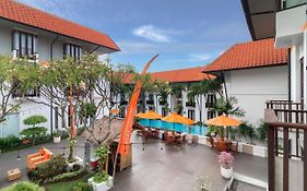 峇里島圖班庫塔哈里斯飯店 Kuta Exterior photo