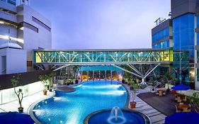勿加泗地平線創世紀飯店 Bekasi Exterior photo