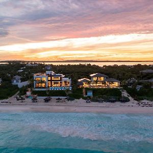 Luxurious Ocean Front Mansion In The Bahamas Dunmore Town Exterior photo