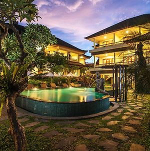 斯里帕拉別墅度假村 Bali Exterior photo