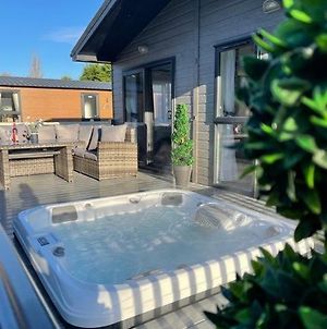 Ailsa Lodge With Hot Tub 约克 Exterior photo