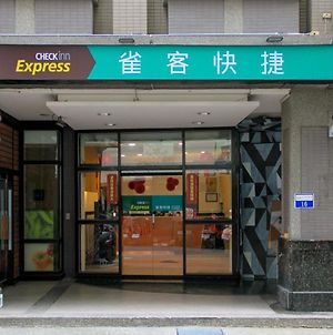 Check Inn Express Taichung Fengchia 台中 Exterior photo