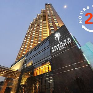 Royal Suites & Towers Wuhan 武汉 Exterior photo