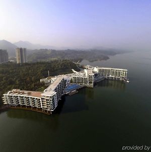 黃山太平湖綠地皇冠假日酒店 黄山 Exterior photo