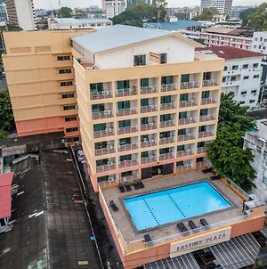 伊斯提尼廣場飯店 Pattaya Exterior photo