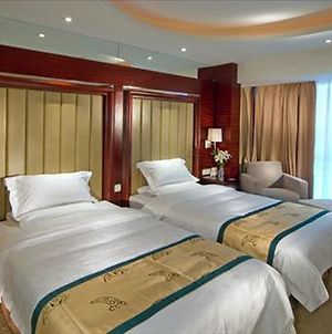 Zhonghao Grand Hotel 济南 Room photo