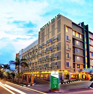 珍加連皇家棕櫚飯店及會議中心 雅加达 Exterior photo